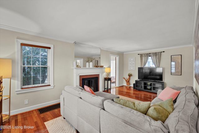 303 N Hubbards Ln, Louisville, KY 40207