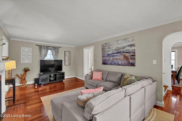 303 N Hubbards Ln, Louisville, KY 40207