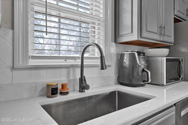 303 N Hubbards Ln, Louisville, KY 40207