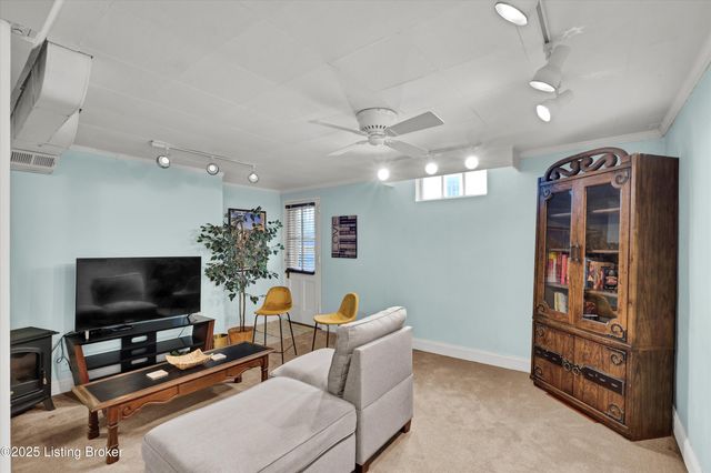 303 N Hubbards Ln, Louisville, KY 40207