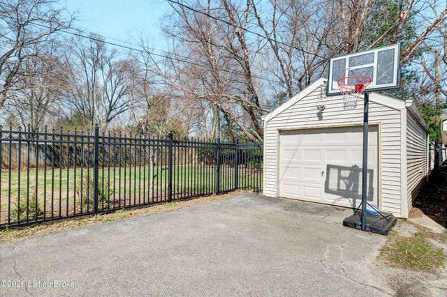 303 N Hubbards Ln, Louisville, KY 40207