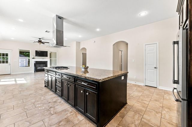 3676 Pin Oak Drive, Conroe, TX 77301