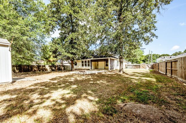 3676 Pin Oak Drive, Conroe, TX 77301