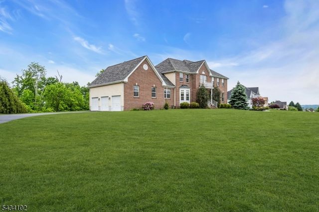 27 Music Mountain Blvd, West Amwell Twp., NJ 08530