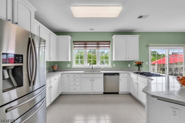 27 Music Mountain Blvd, West Amwell Twp., NJ 08530