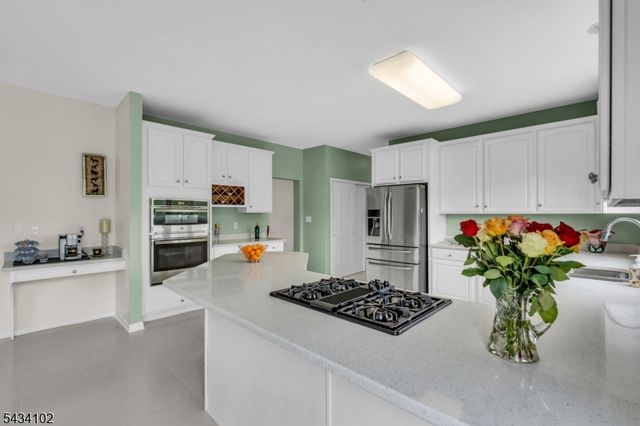 27 Music Mountain Blvd, West Amwell Twp., NJ 08530