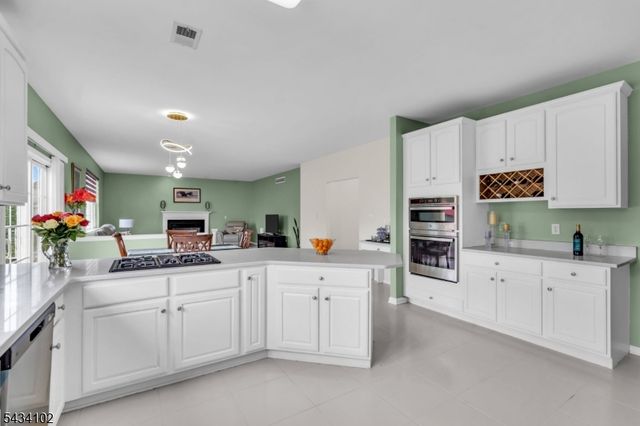 27 Music Mountain Blvd, West Amwell Twp., NJ 08530