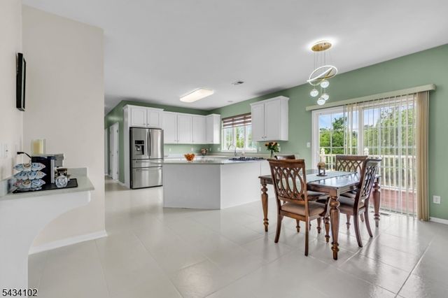 27 Music Mountain Blvd, West Amwell Twp., NJ 08530