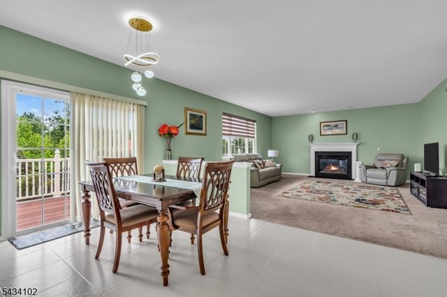 27 Music Mountain Blvd, West Amwell Twp., NJ 08530