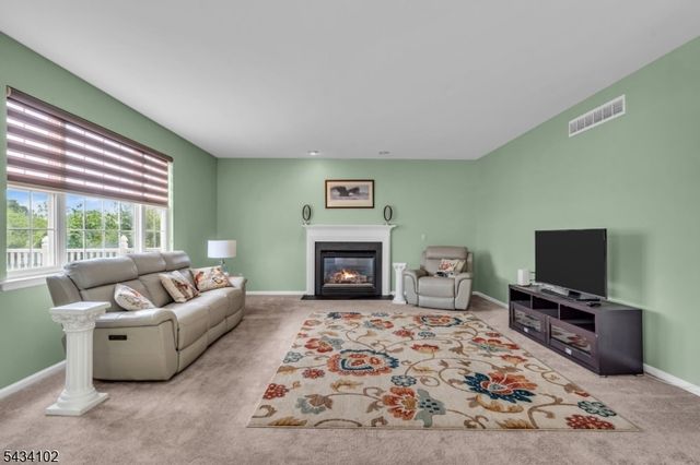 27 Music Mountain Blvd, West Amwell Twp., NJ 08530