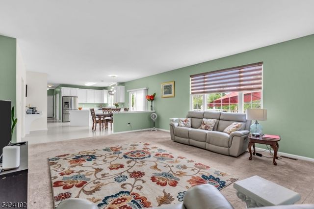 27 Music Mountain Blvd, West Amwell Twp., NJ 08530
