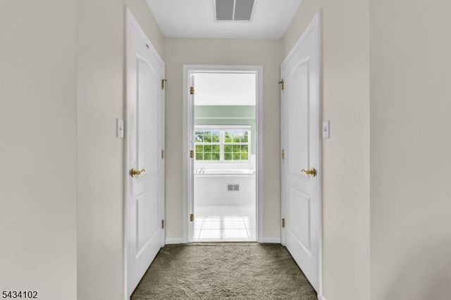 27 Music Mountain Blvd, West Amwell Twp., NJ 08530