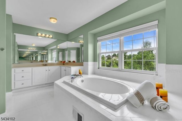27 Music Mountain Blvd, West Amwell Twp., NJ 08530
