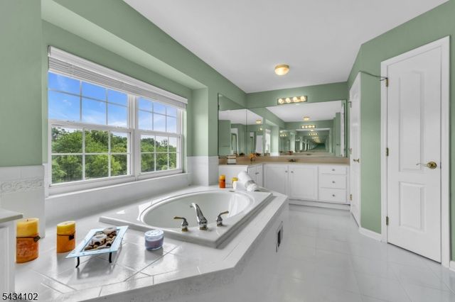 27 Music Mountain Blvd, West Amwell Twp., NJ 08530
