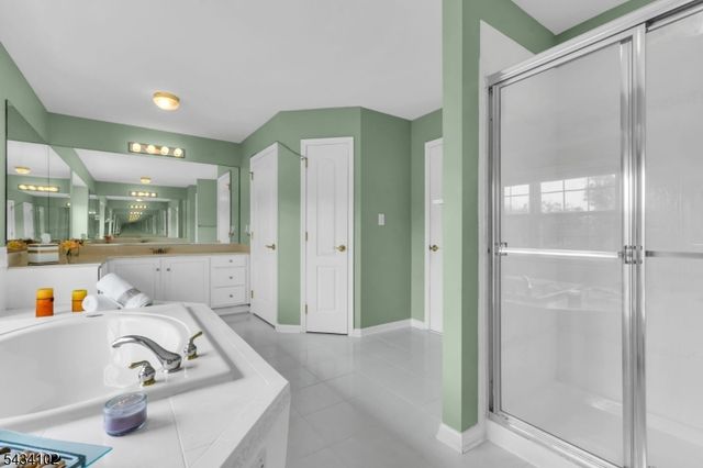27 Music Mountain Blvd, West Amwell Twp., NJ 08530