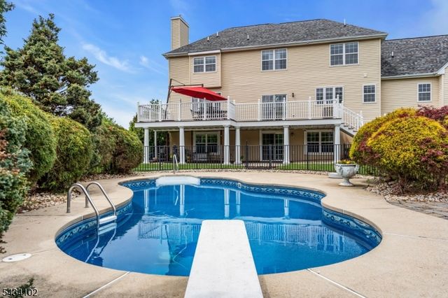 27 Music Mountain Blvd, West Amwell Twp., NJ 08530