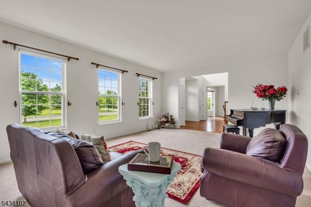 27 Music Mountain Blvd, West Amwell Twp., NJ 08530