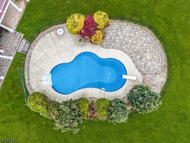 27 Music Mountain Blvd, West Amwell Twp., NJ 08530