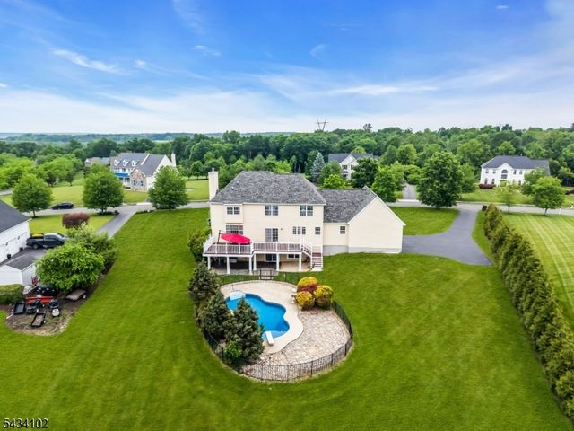 27 Music Mountain Blvd, West Amwell Twp., NJ 08530