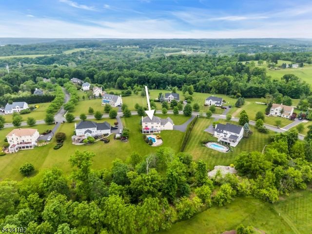 27 Music Mountain Blvd, West Amwell Twp., NJ 08530
