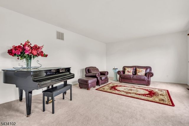 27 Music Mountain Blvd, West Amwell Twp., NJ 08530