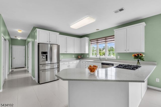 27 Music Mountain Blvd, West Amwell Twp., NJ 08530