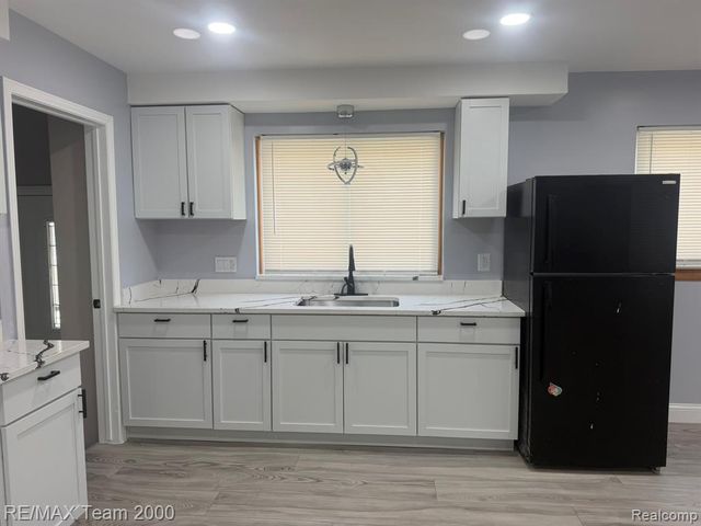 9023 Evergreen Avenue, Detroit, MI 48228