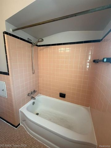 9023 Evergreen Avenue, Detroit, MI 48228