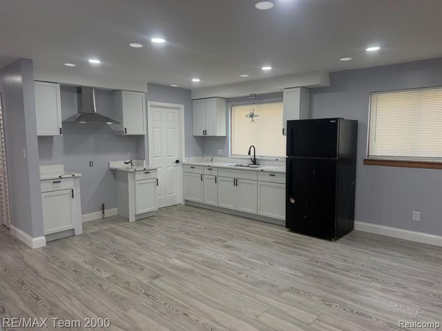 9023 Evergreen Avenue, Detroit, MI 48228