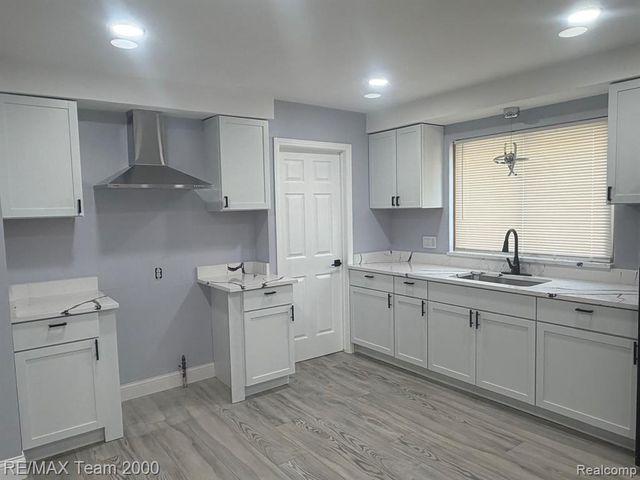 9023 Evergreen Avenue, Detroit, MI 48228