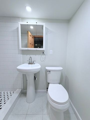 40 Beach St, Woburn, MA 01801