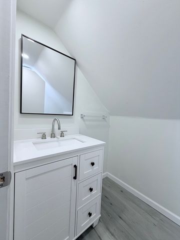 40 Beach St, Woburn, MA 01801