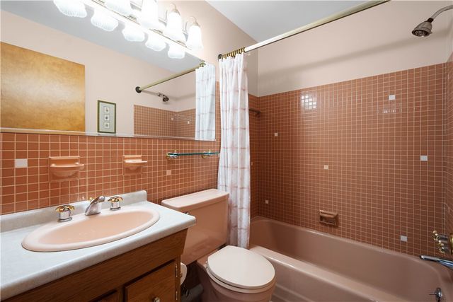 2611 Autumnwood Drive, Shaler, PA 15116