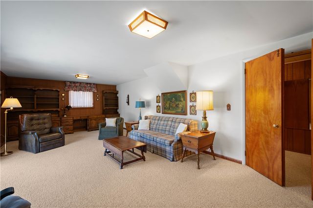 2611 Autumnwood Drive, Shaler, PA 15116