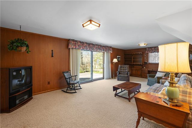 2611 Autumnwood Drive, Shaler, PA 15116