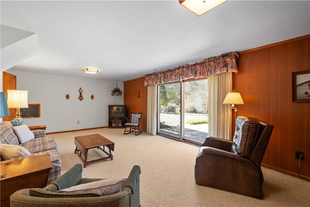 2611 Autumnwood Drive, Shaler, PA 15116