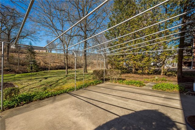 2611 Autumnwood Drive, Shaler, PA 15116