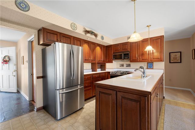 2611 Autumnwood Drive, Shaler, PA 15116