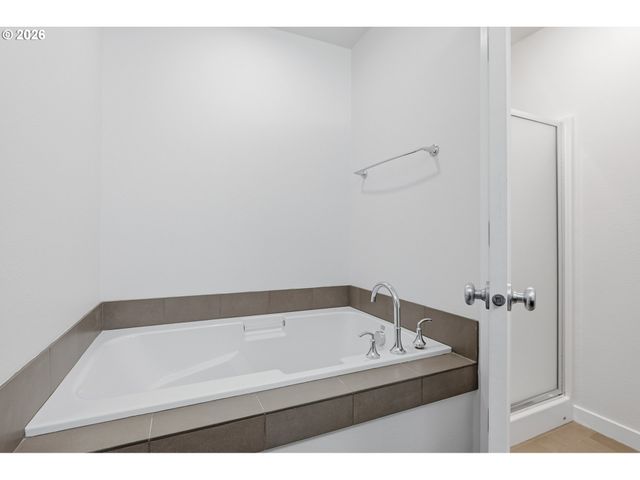 16012 Nw CENTINE Ln, Portland, OR 97229