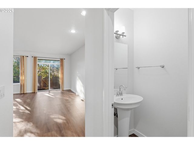 16012 Nw CENTINE Ln, Portland, OR 97229