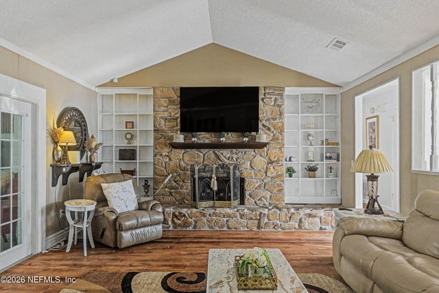 1502 POINTER Drive W, Jacksonville, FL 32221