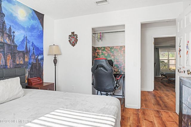 1502 POINTER Drive W, Jacksonville, FL 32221