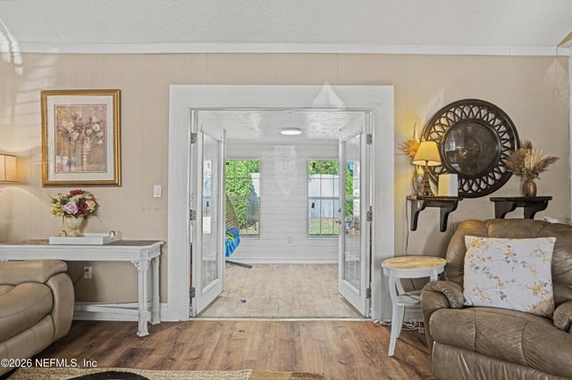 1502 POINTER Drive W, Jacksonville, FL 32221