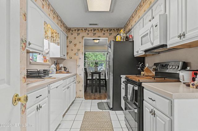 1502 POINTER Drive W, Jacksonville, FL 32221