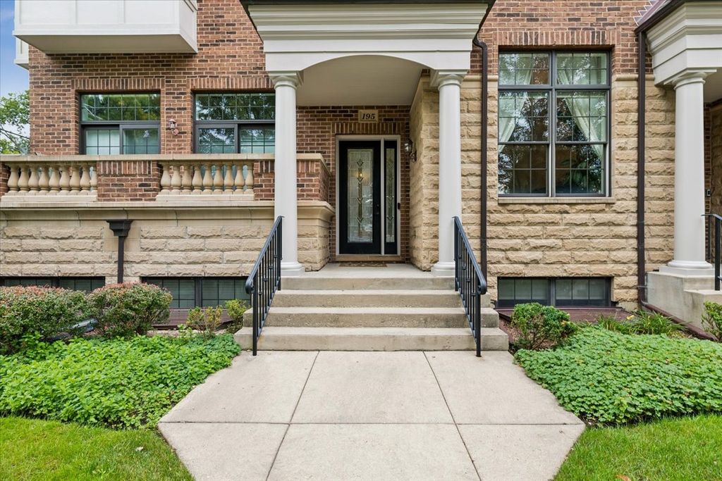 195 N Hickory Avenue, Arlington Heights, IL 60004 — photo 2