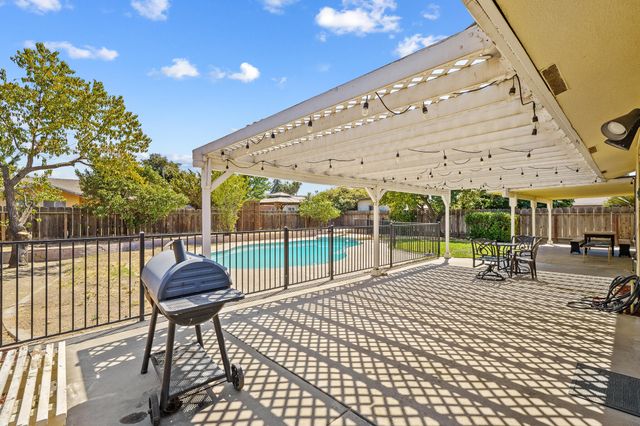 1076 N Beverly Street, Porterville, CA 93257