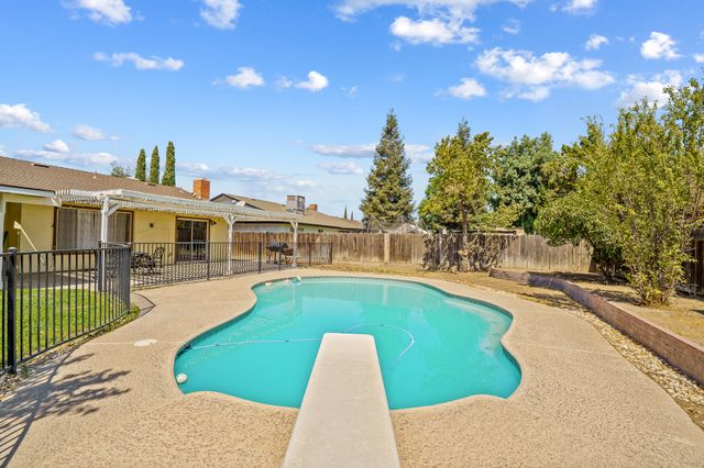 1076 N Beverly Street, Porterville, CA 93257
