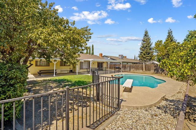 1076 N Beverly Street, Porterville, CA 93257