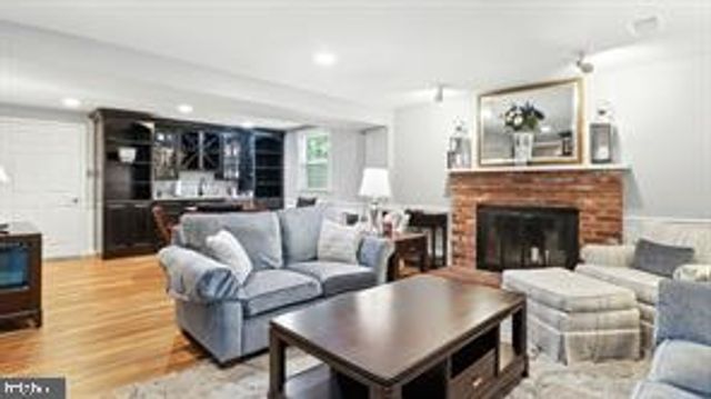 1902 STIRRUP LN, Alexandria, VA 22308