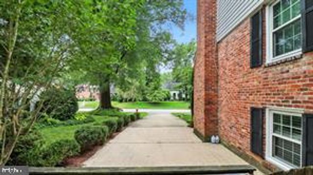 1902 STIRRUP LN, Alexandria, VA 22308